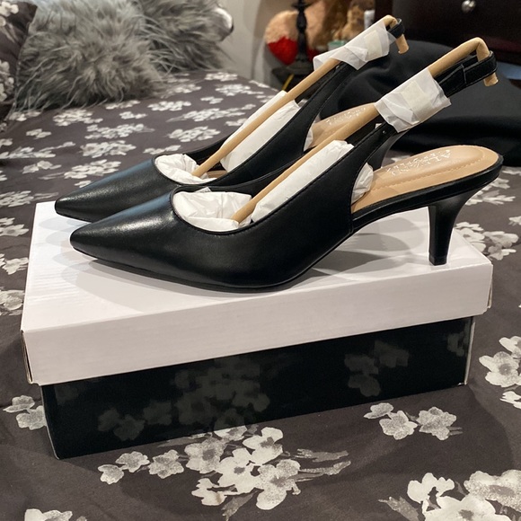 Women shoes - Picture 2 of 4